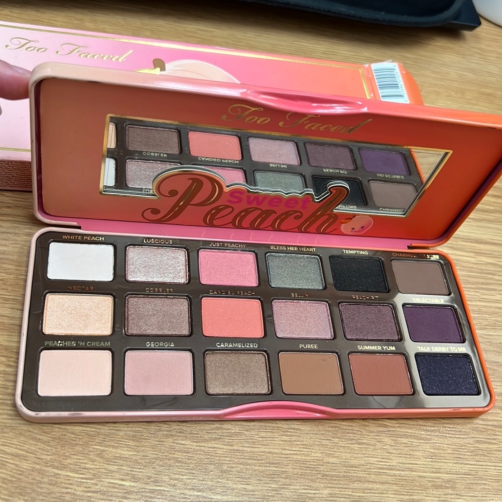 Too Faced Sweet Peach Eyeshadow Palette New